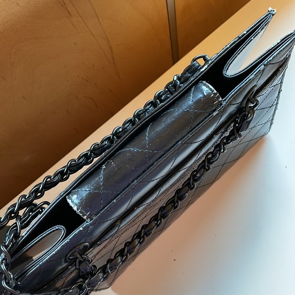 CHANEL 😁 SOLD 😁 quilted matte black chain handle handbag - Picture 4 of 16